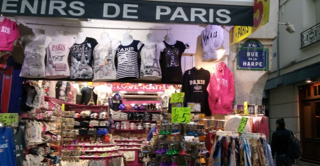 paris-tourist-shop3